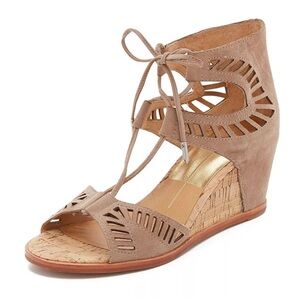 NWOB Dolce Vita Women's Linsey Embossed Wedges Sandal Almond Tan US 11